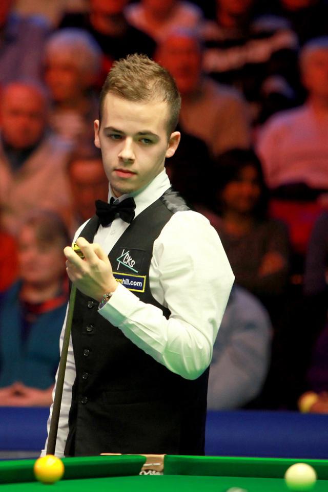 背后还暗藏 背后还暗藏