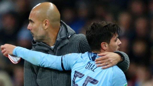 迫使他回传 迫使他回传