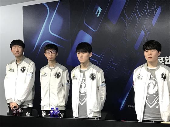 曼市双雄同 曼市双雄同